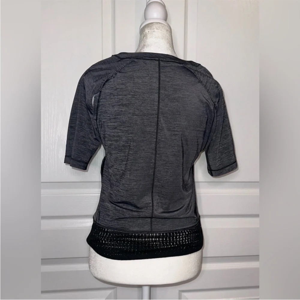 Lululemon Sun Runner Short‎ Sleeve Black Size 4